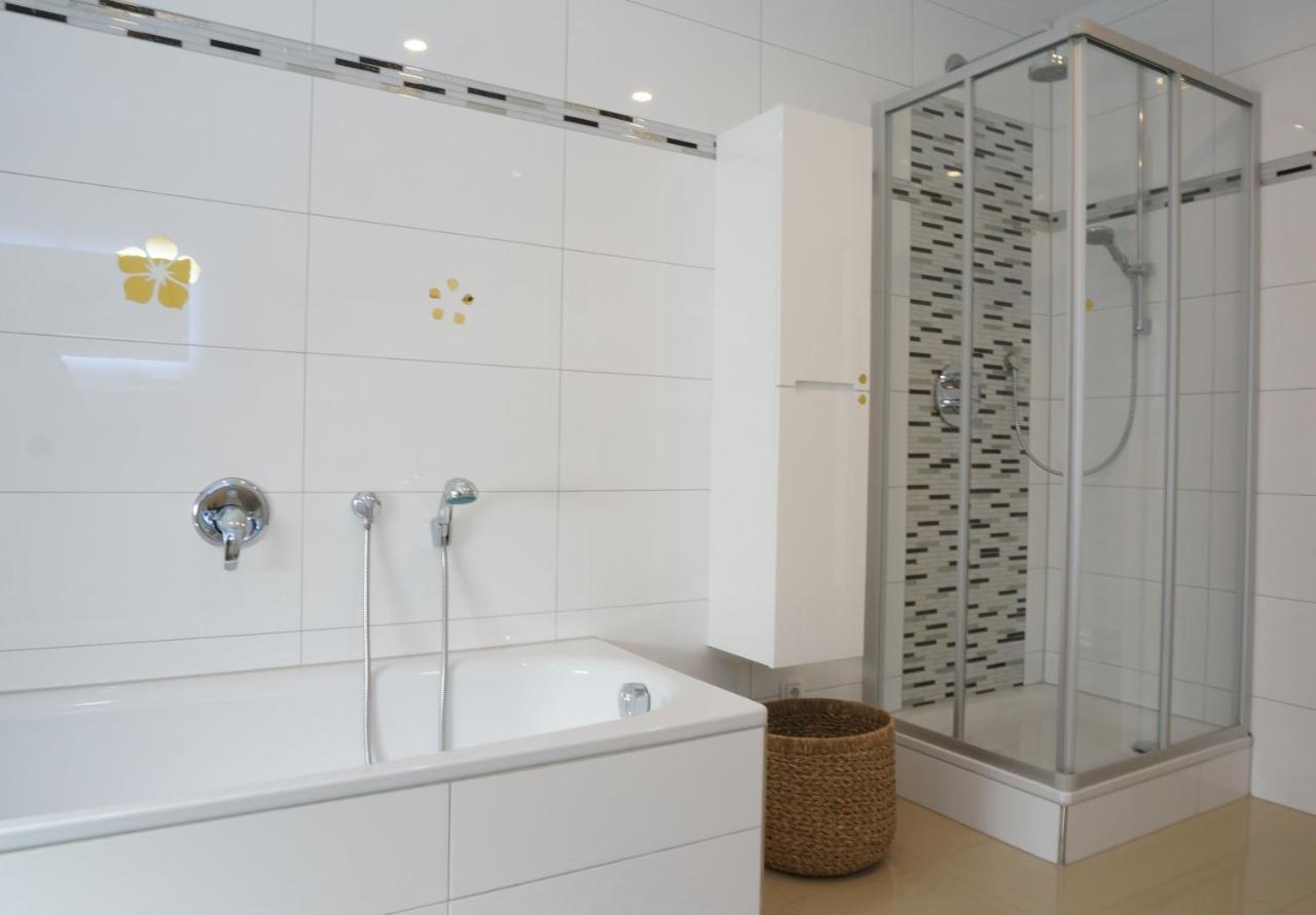 Mein Apartment Flowers bis zu 10 Personen Frankenthal  Exterior foto