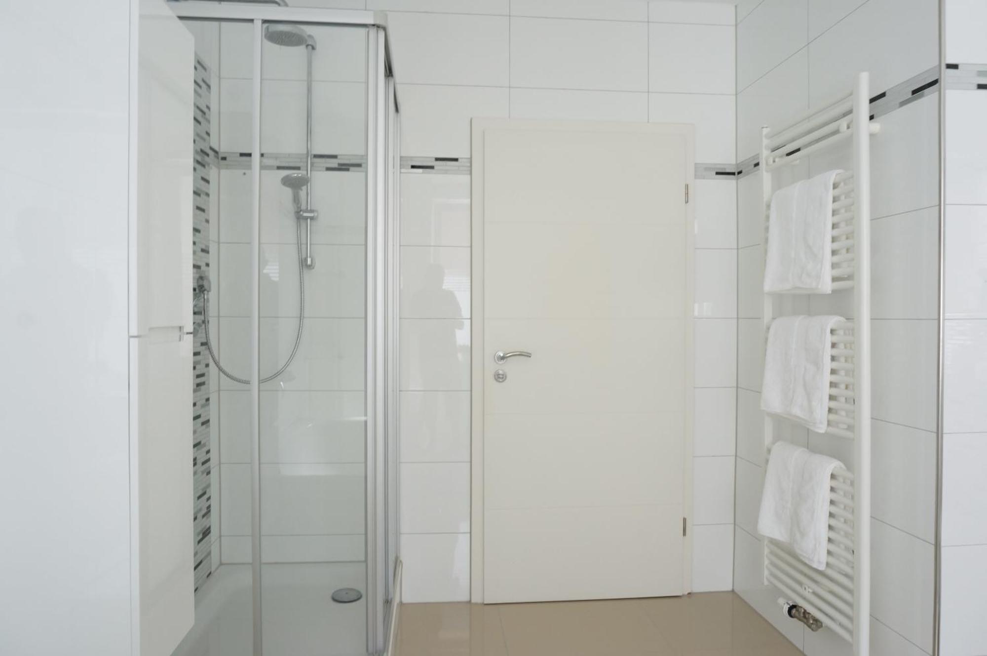Mein Apartment Flowers bis zu 10 Personen Frankenthal  Exterior foto